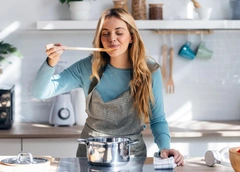 Хитрость опытных хозяек: зачем на самом деле нужно солить все десерты