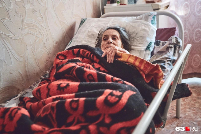 Лежачих больных нужно мыть каждый день | Источник: Роман Данилкин / 63.RU