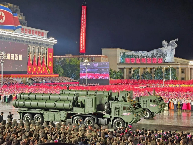 Ким Чен Ын выступил с поздравительной речью на параде | Источник: Из телеграм-канала Анатолия Локтя