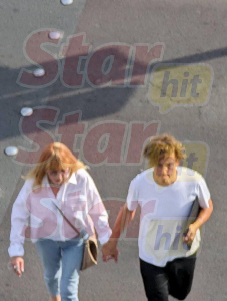 Держатся за руки, как в первые годы брака: романтическая прогулка Пугачевой  и Галкина* на Кипре | STARHIT