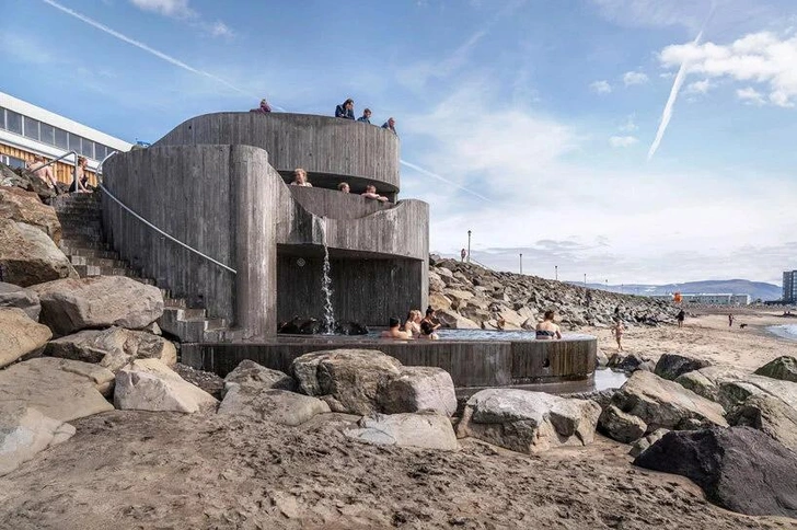 Купальня Guðlaug baths в Исландии