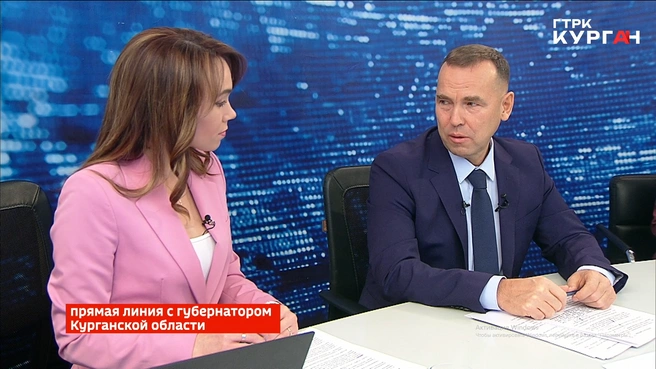 Вадим Шумков отвечает на вопросы населеия в прямом эфире | Источник: скрин с прямого эфира