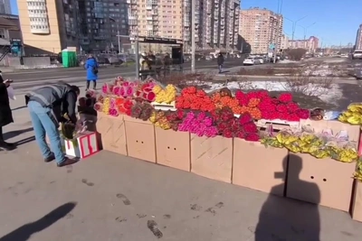 В Петербурге прошли рейды против цветочников у метро