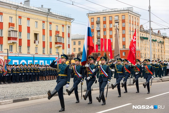 Наконец в полдень шествие началось | Источник: Мария Ленц / NGS24.RU