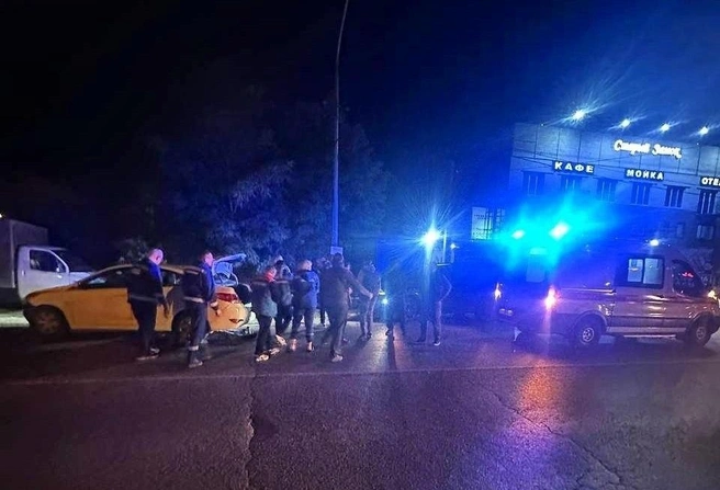 Авария произошла возле гостиничного комплекса на выезде из Красноармейского района | Источник: Vlg_crime / T.me