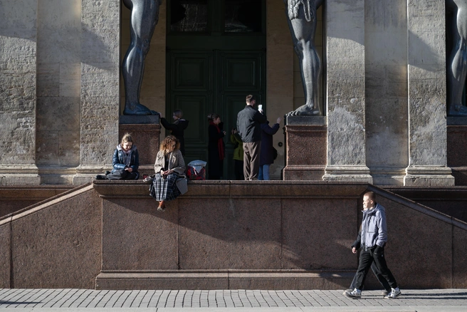 Росстат составил портрет среднестатистического россиянина. Ему 41 год, он выше 160 см ростом и любит смотреть телевизор | Источник: Андрей Бок / FONTANKA.RU