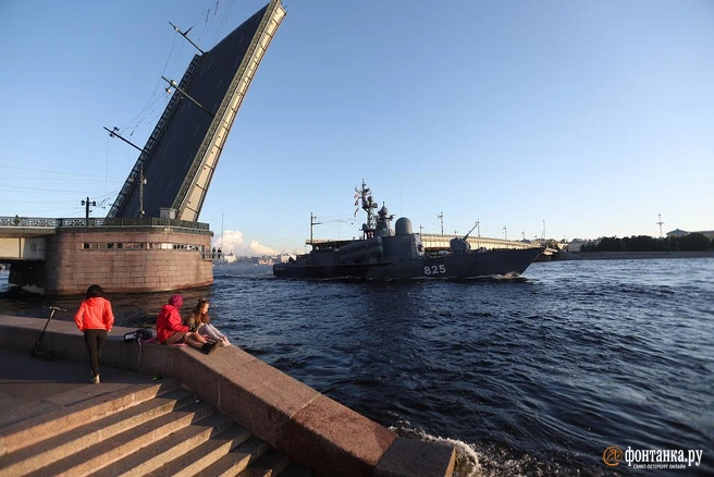 Репетиция парада кораблей ко дню ВМФ, 2020 год | Источник: «Фонтанка.ру»