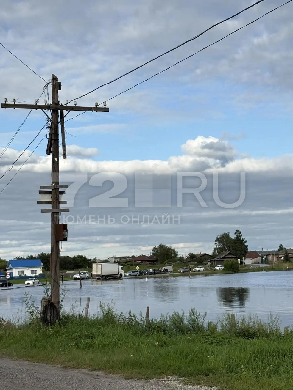 Из-за воды образовалась пробка | Источник: Мария Токмакова / 72.RU