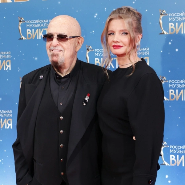 Михаил Шуфутинский женился на танцовщице, которая младше него на 28 лет | Источник: Соцсети