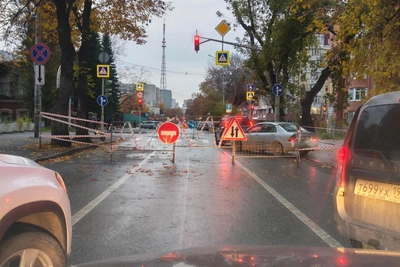 В центре Екатеринбурга перекрыли улицу