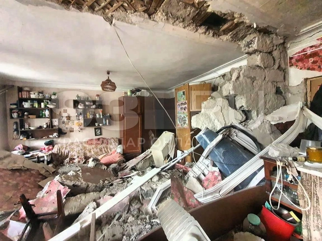 Взрывной волной выбило стену | Источник: Очевидец для 93.RU