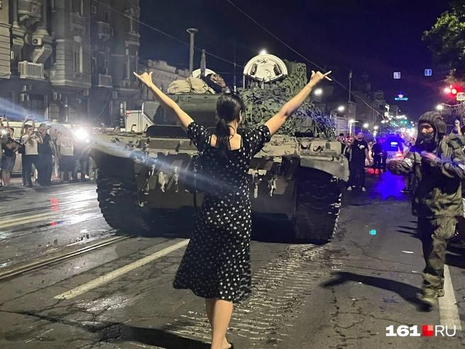 Полиция появилась на Буденновском проспекте, когда вагнеровцы уже отходили | Источник: Надежда Маницкая / 161.RU