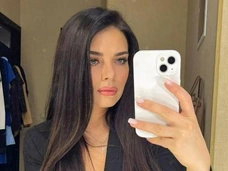 «Целую каждую плиточку этого места»: мать выпавшей с 11 этажа вице-президента «Локо-банка» Байковой не верит ее парню
