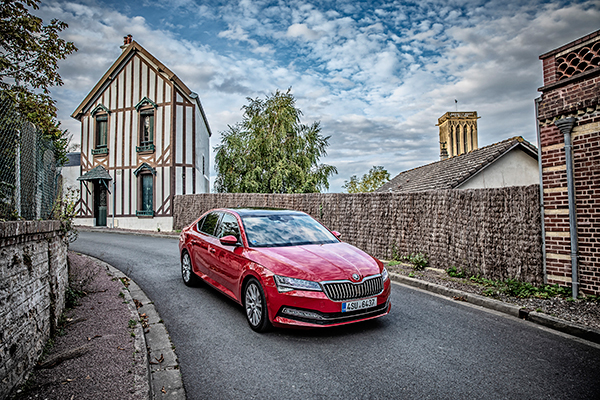 Обновленный Škoda Superb: тест-драйв в нормандском формате