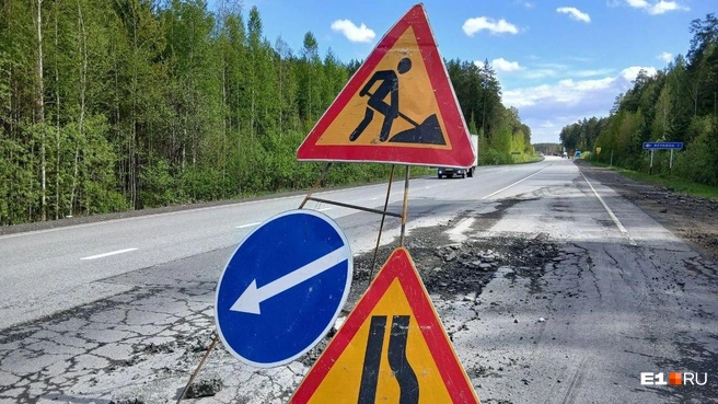 В этом месте можно объехать только по встречной полосе | Источник: Роман Марьяненко / E1.RU