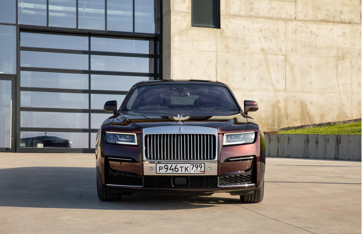 Ти-ши-на! 10 важных фактов о новом Rolls-Royce Ghost
