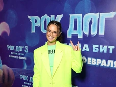 Агата Муцениеце села за барабаны, а Анфиса Чехова скоро исчезнет: звезды с детьми на премьере мульфильма