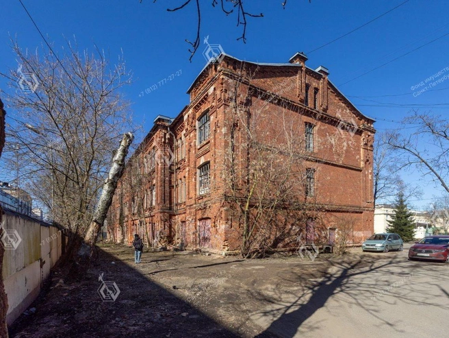 Казармы в Стрельне вновь продают по программе «Рубль за метр» | Источник: Фонд имущества СПб