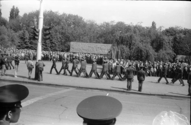 Еще один кадр парада 1989 года | Источник: Myekaterinodar.ru