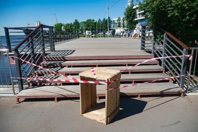 Буянову пристань в Архангельске частично перекрыли из-за покраски