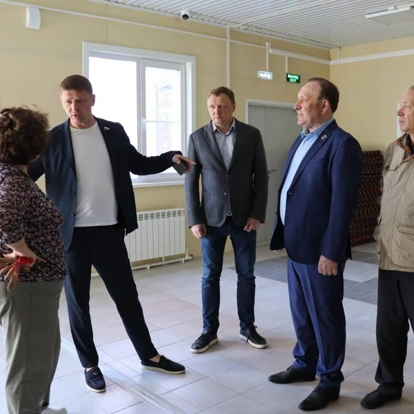 Очень лаконичные мокасины с закругленным язычком в форме перевернутой буквы V | Источник: Красноштанов. О важном / t.me