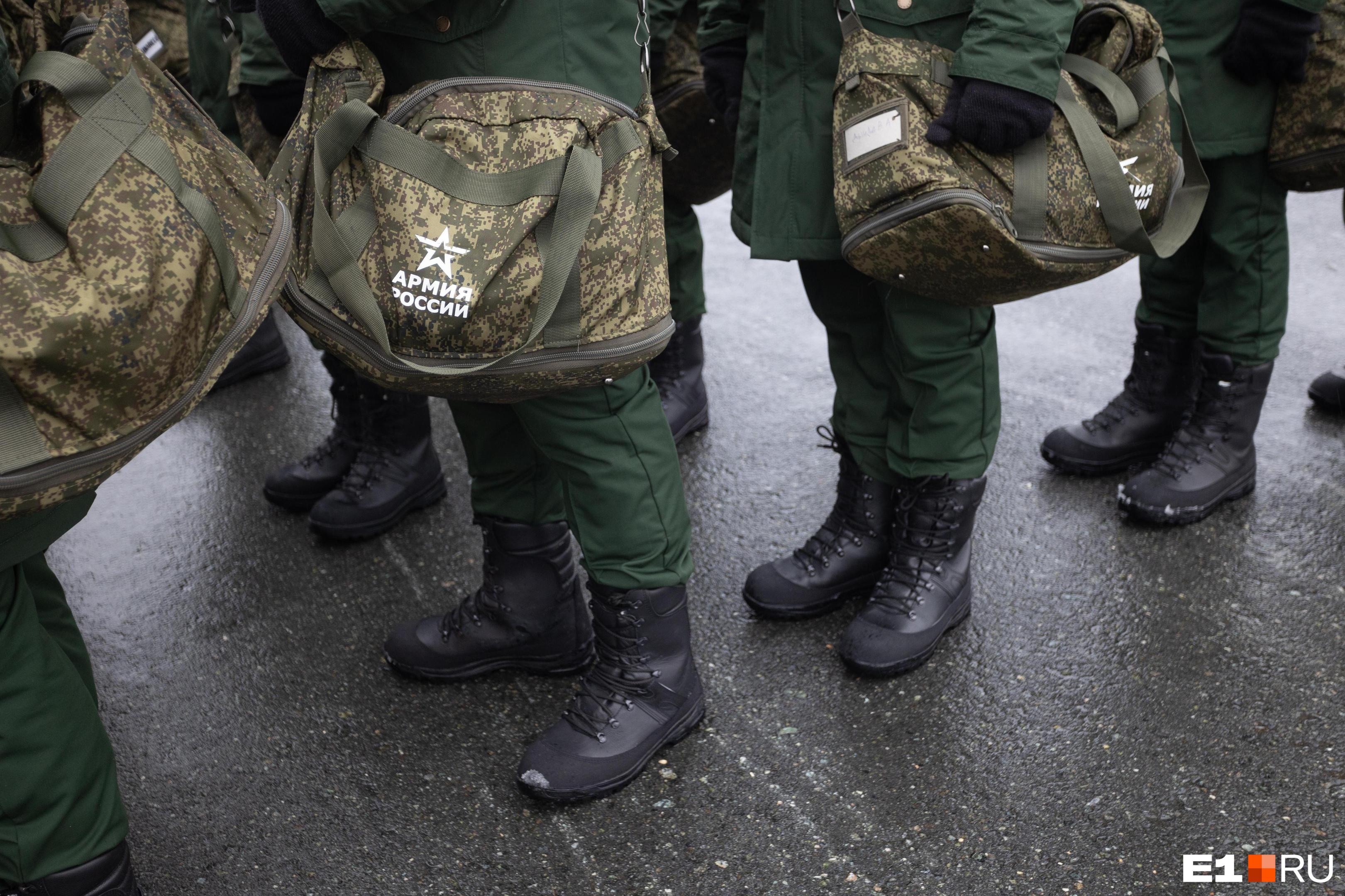 Стало известно, сколько жителей региона получат повестки в осенний призыв