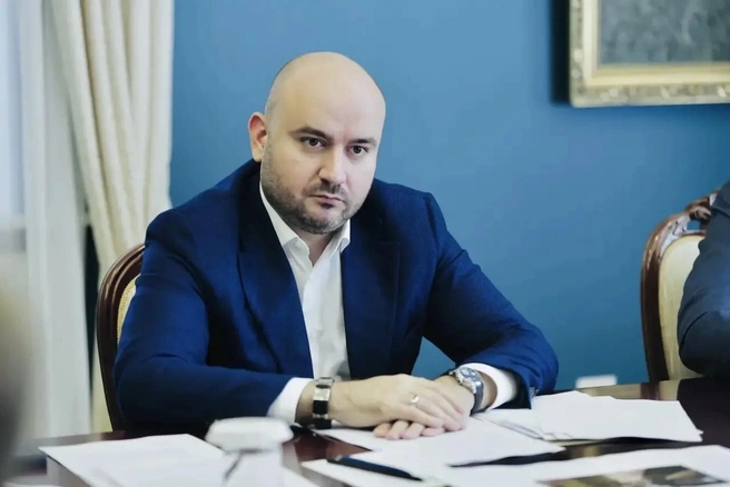 Губернатор отметил, что Молодежное правительство помогает региональной власти не отставать от времени и быть в авангарде идей | Источник: Иван Макеев