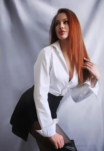 Но в рыжем оттенке она себе нравится гораздо больше  | Источник: Мария Исупова 