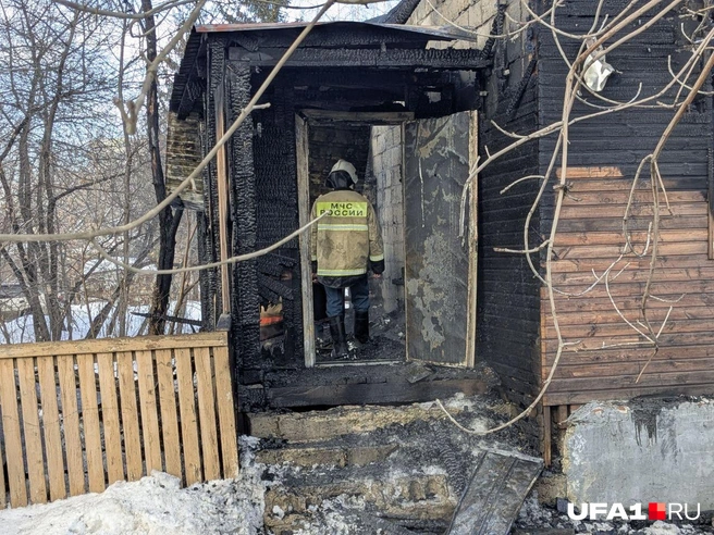 Пожар начался утром  | Источник: Булат Салихов / UFA1.RU 