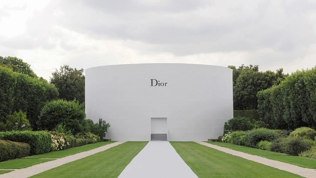 Показ коллекции Dior в Париже