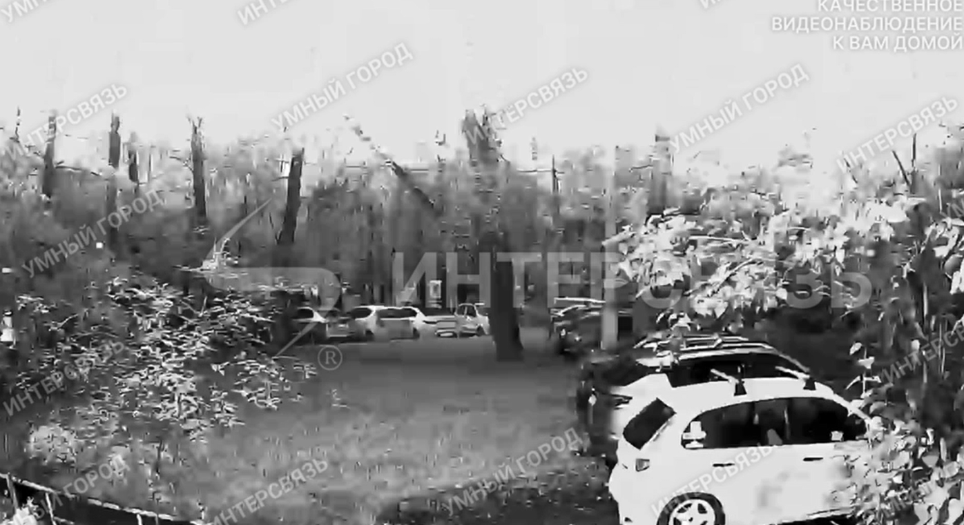«В половине района „кричали“ сигнализации у машин». Жителей Челябинска напугали грохот и вспышка во дворе