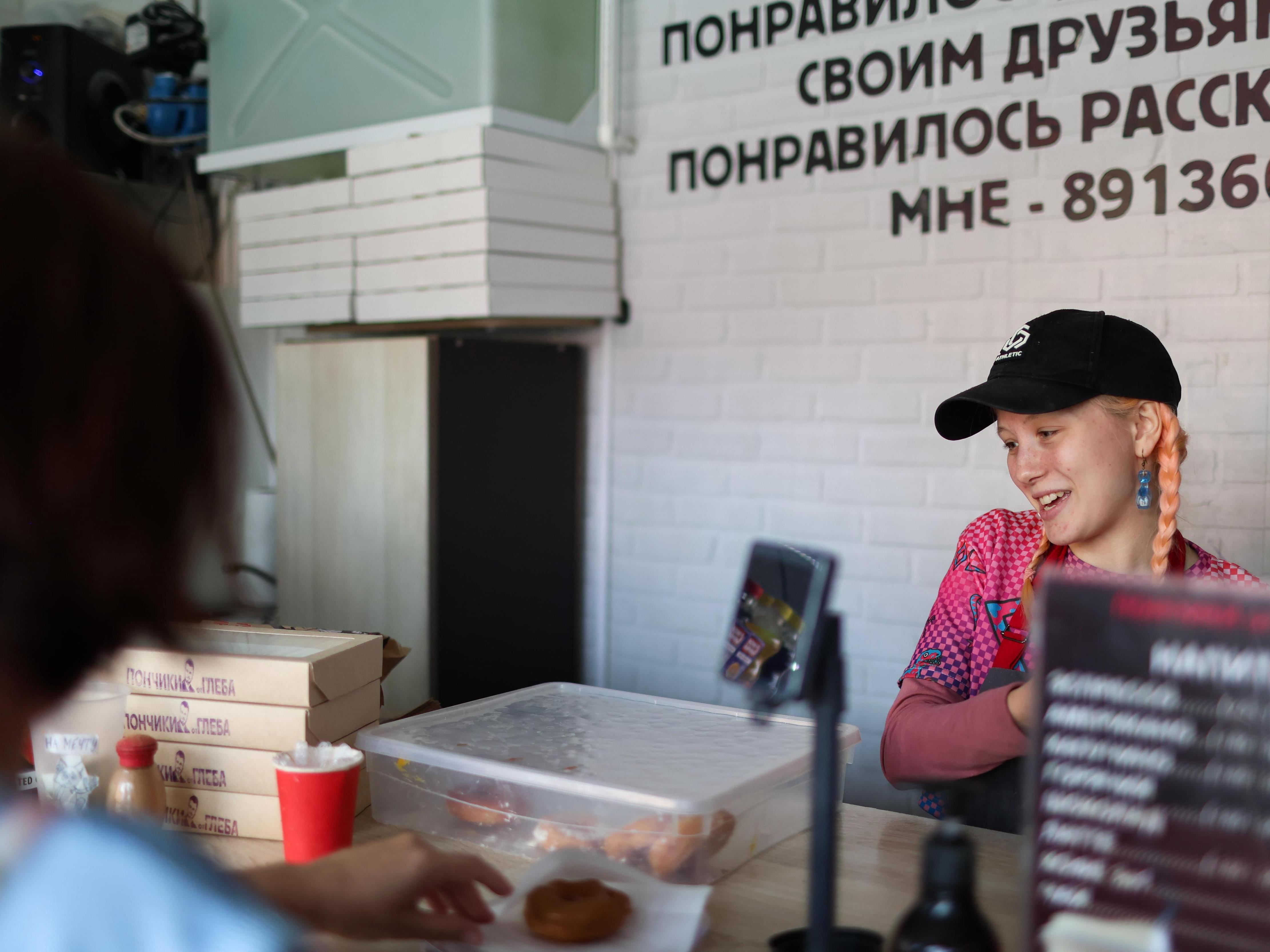 <p>Продавцы в киоске приятные и вежливые</p>