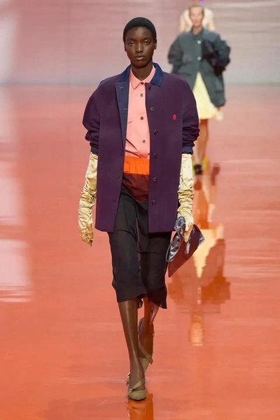 Prada весна-лето 2026: все факты о главном показе Недели моды в Милане | marieclaire.kz