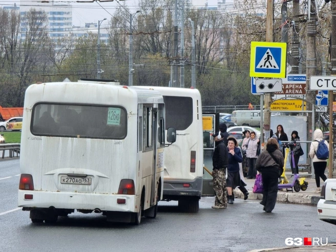 Маршрутки, в отличие от другого транспорта, продолжали работать | Источник: Роман Данилкин / 63.RU