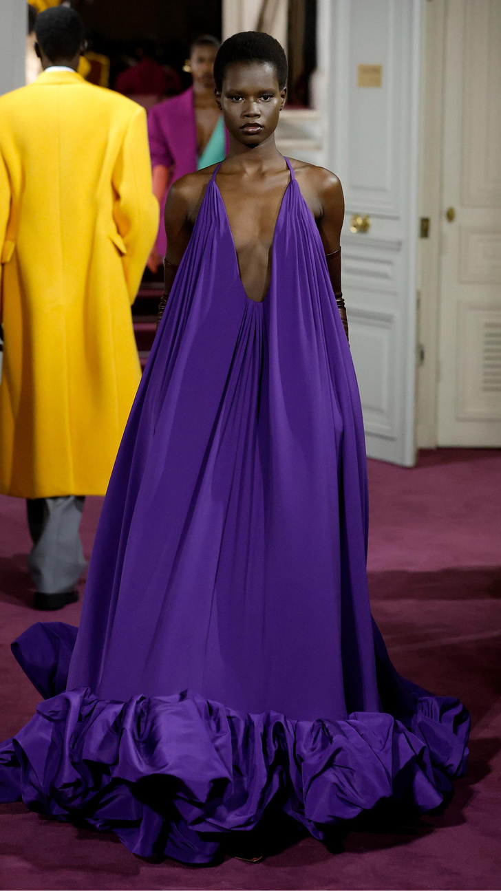Модные платья 2024: актуальные цвета и фасоны для твоих образов