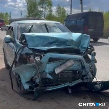 Не соблюдал дистанцию. В жестком ДТП с учебными «Жигулями» в Чите мог быть виноват водитель второго автомобиля | Источник: очевидец