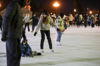Orenburg hosts 'Evening on Skates' with concerts on three ice rinks