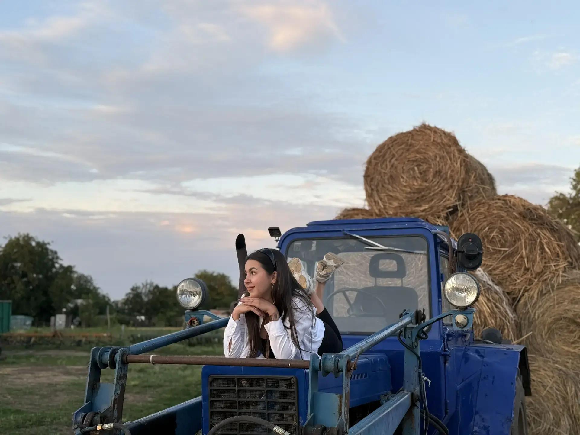 «Не понимаем, что будет завтра». 26-летняя фермер променяла город на село и взяла на себя хозяйство