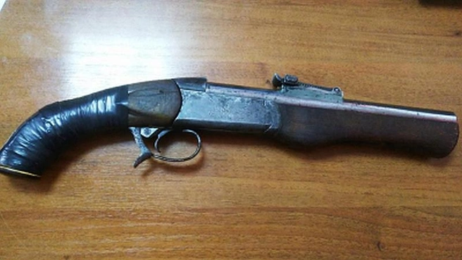 Это оружие было найдено в лесу, утверждает задержанный мужчина | ngs24.ru