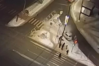 Mazda сбила пешехода на тротуаре в Челябинске