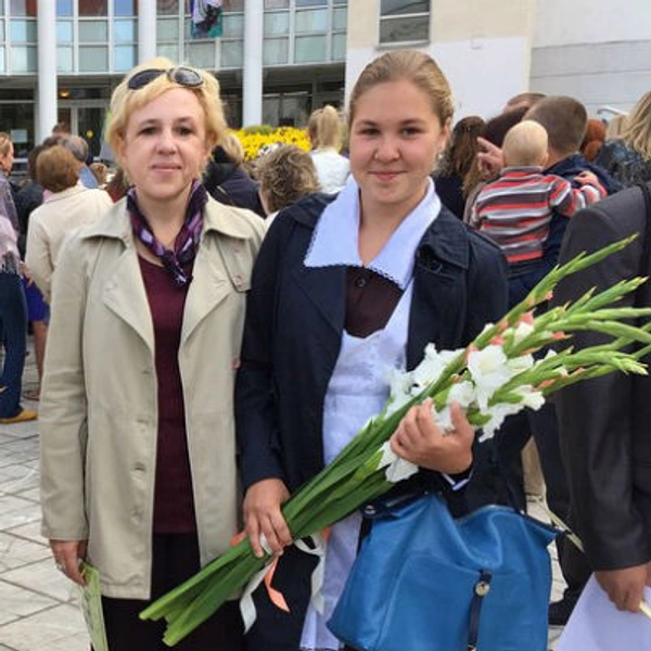 Дочь Василисы Володиной также побывала сегодня на школьной линейке | Источник: «Инстаграм» (запрещенная в России экстремистская организация)