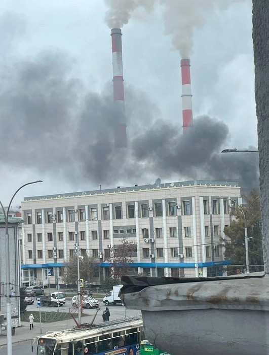 Пожар виден в двух районах города  | Источник: NGS42.RU