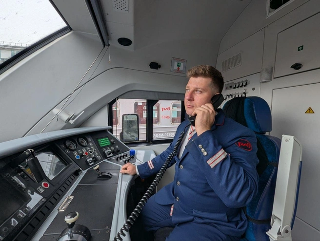 Новосибирец стал машинистом электропоезда полгода назад | Источник: пресс-служба ЗСЖД