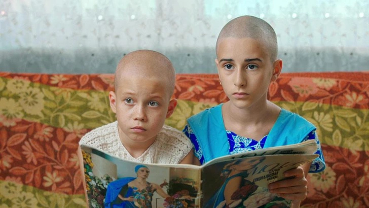Екатерина Темнова и Карина Каграманян в сериале «Манюня» побрились ради роли