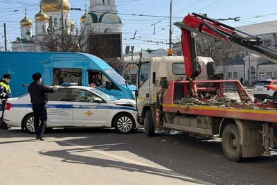 «Вселенная схлопнулась»: авария эвакуатора и ДПС в Ростове
