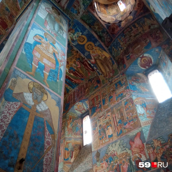 Внутри храма тысяча фресок | Источник: Вероника Свизева / 59.RU