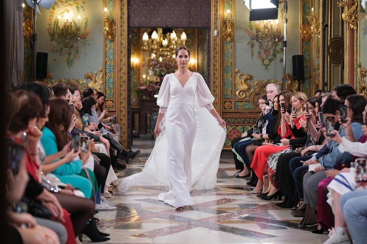 Надеваем перчатки, достаем атлас и кружево: тренды свадебной моды в 2023 году