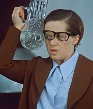 Для всех, кто смотрел в СССР, непроходимый тест: угадайте «Служебный роман» и еще 4 всенародно любимые советские комедии с великой и прекрасной Алисой Фрейндлих