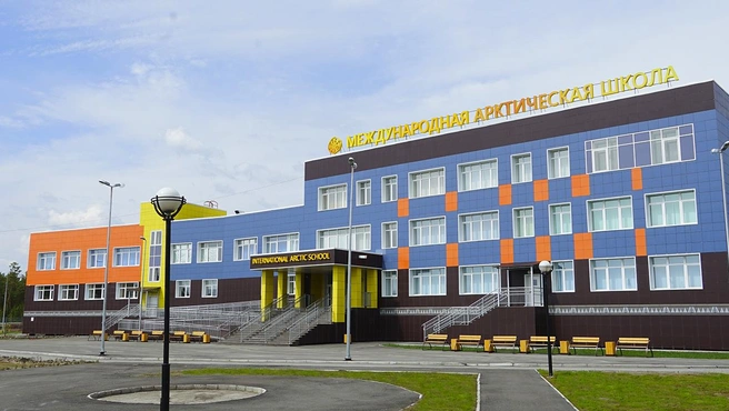 Школа вылила литры нечистот  | Источник: Арктическая школа Якутии / Arctic-school