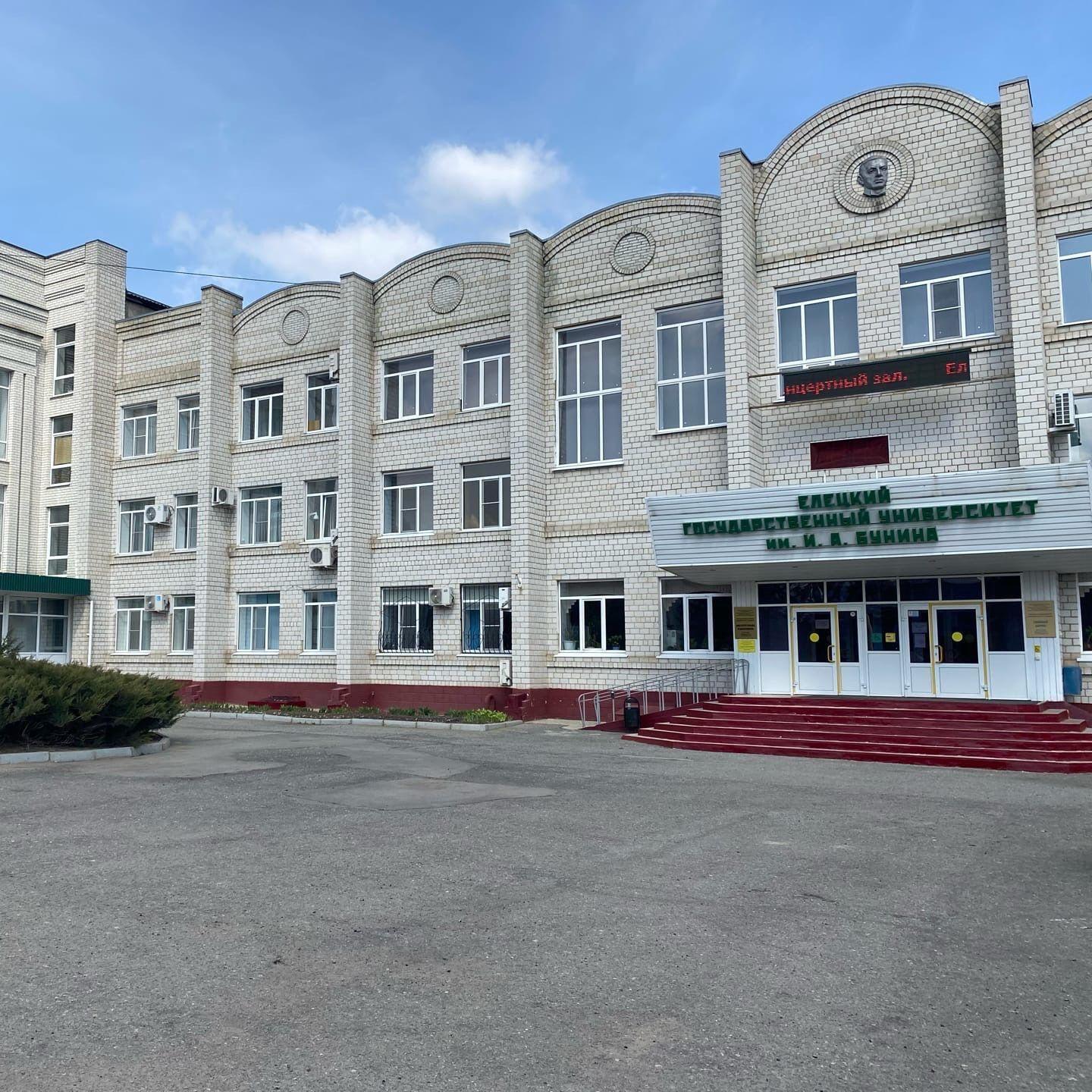 Двойка едва не стоила жизни: первокурсник с ручкой напал на 61-летнюю педагога и пытался задушить ее после зачета